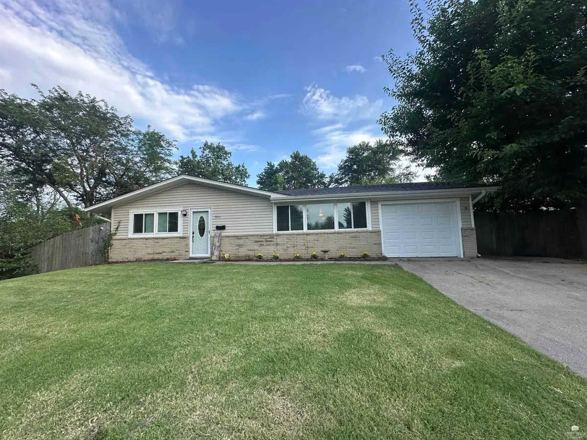 905 Cedar, Junction City, KS 66441 - #1