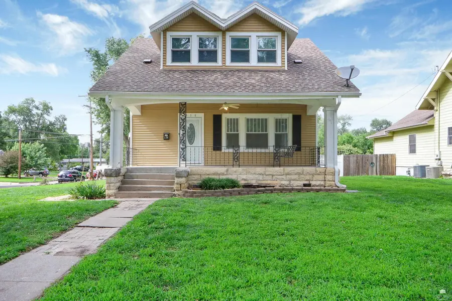 538 W Chestnut Street, Junction City, KS 66441 - #2