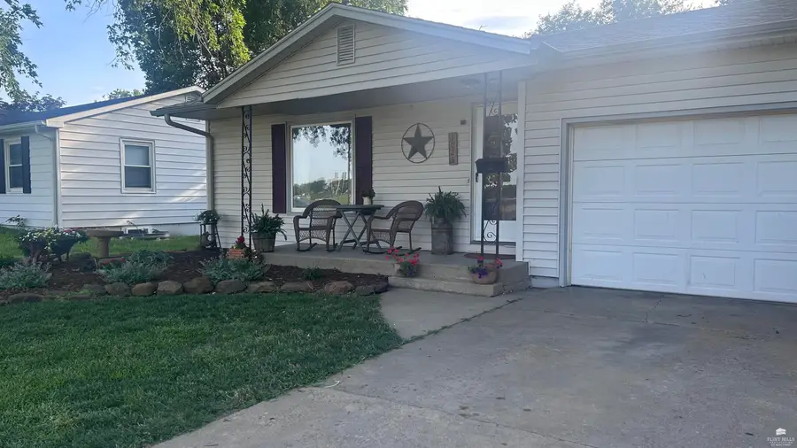 1625 9th St, Clay Center, KS 67432 - #2