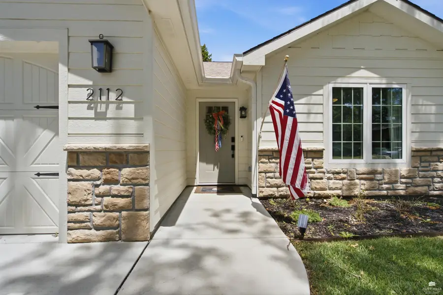 2112 Farmingdale Court, Manhattan, KS 66503 - #2