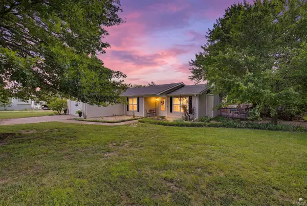 2464 Brookfield Dr., Manhattan, KS 66503