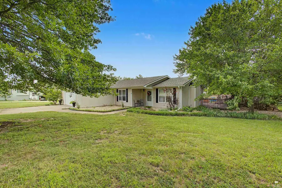 2464 Brookfield Dr., Manhattan, KS 66503 - #2
