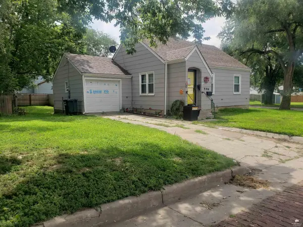 906 10th Street, Clay Center, KS 67432