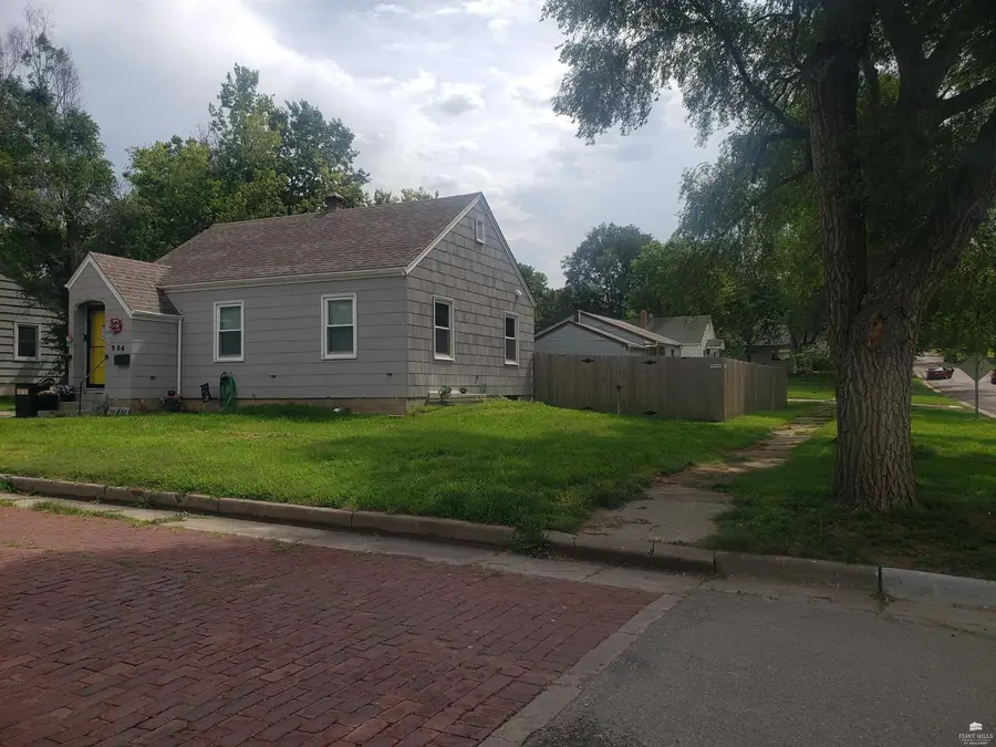 906 10th Street, Clay Center, KS 67432 - #2