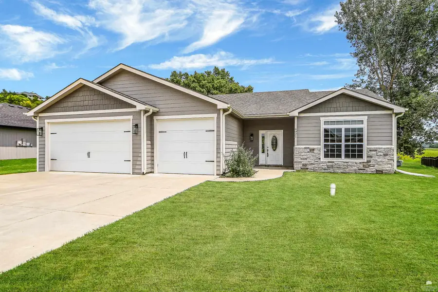 4921 Plumthicket Drive, Manhattan, KS 66503 - #2