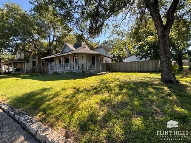 308 S B Street, Herington, KS 67449 - #2