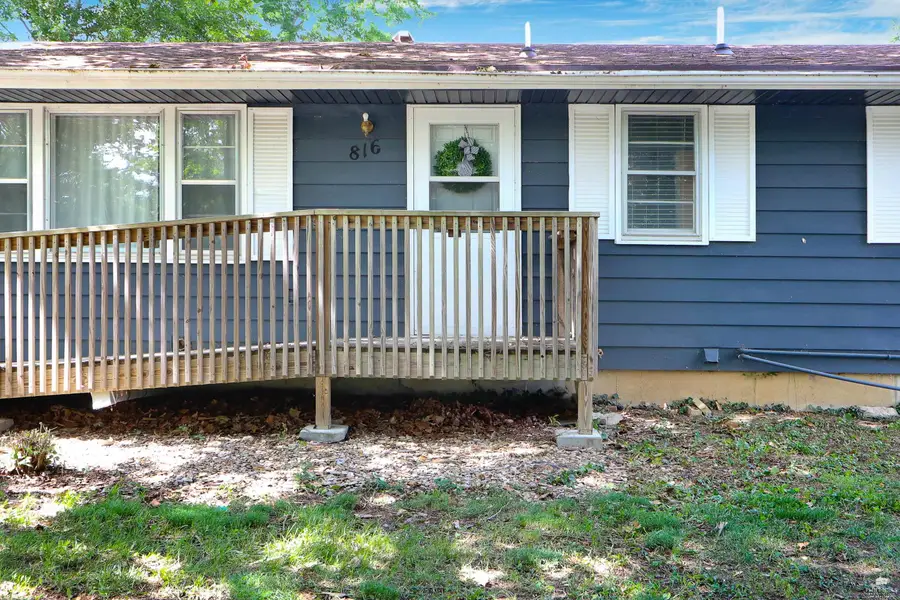 816 Church Avenue, Manhattan, KS 66502 - #2