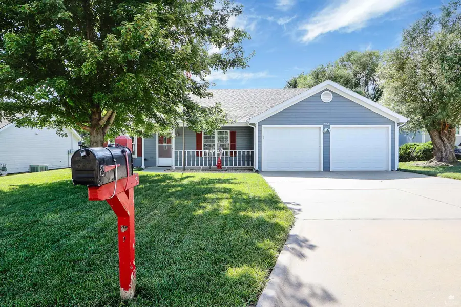 726 Brentwood Ct, Junction City, KS 66441 - #2