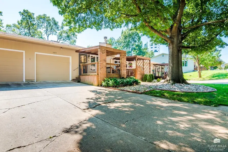 1614 Woodcrest, Manhattan, KS 66502 - #2