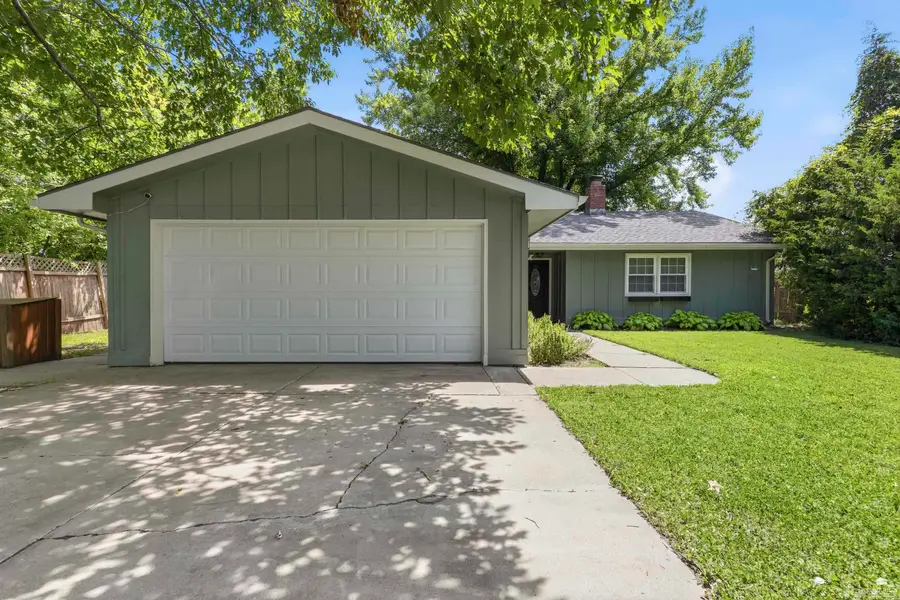 105 E 7th Street, Wamego, KS 66547 - #2