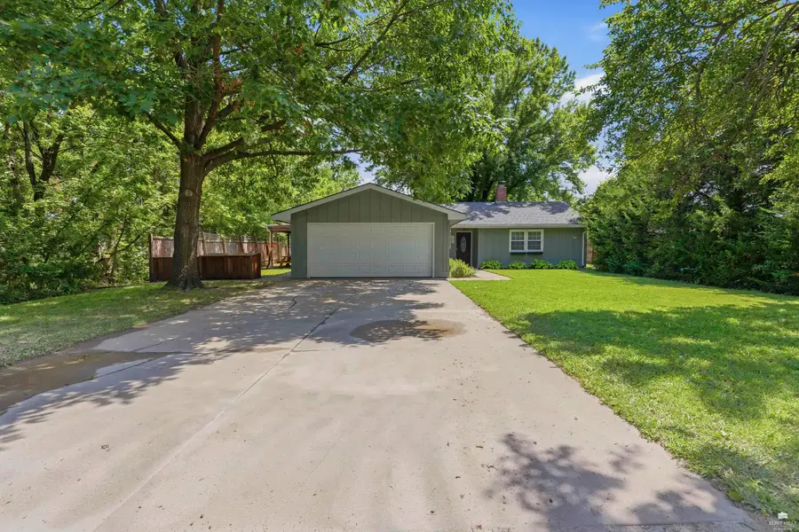105 E 7th Street, Wamego, KS 66547 - #3