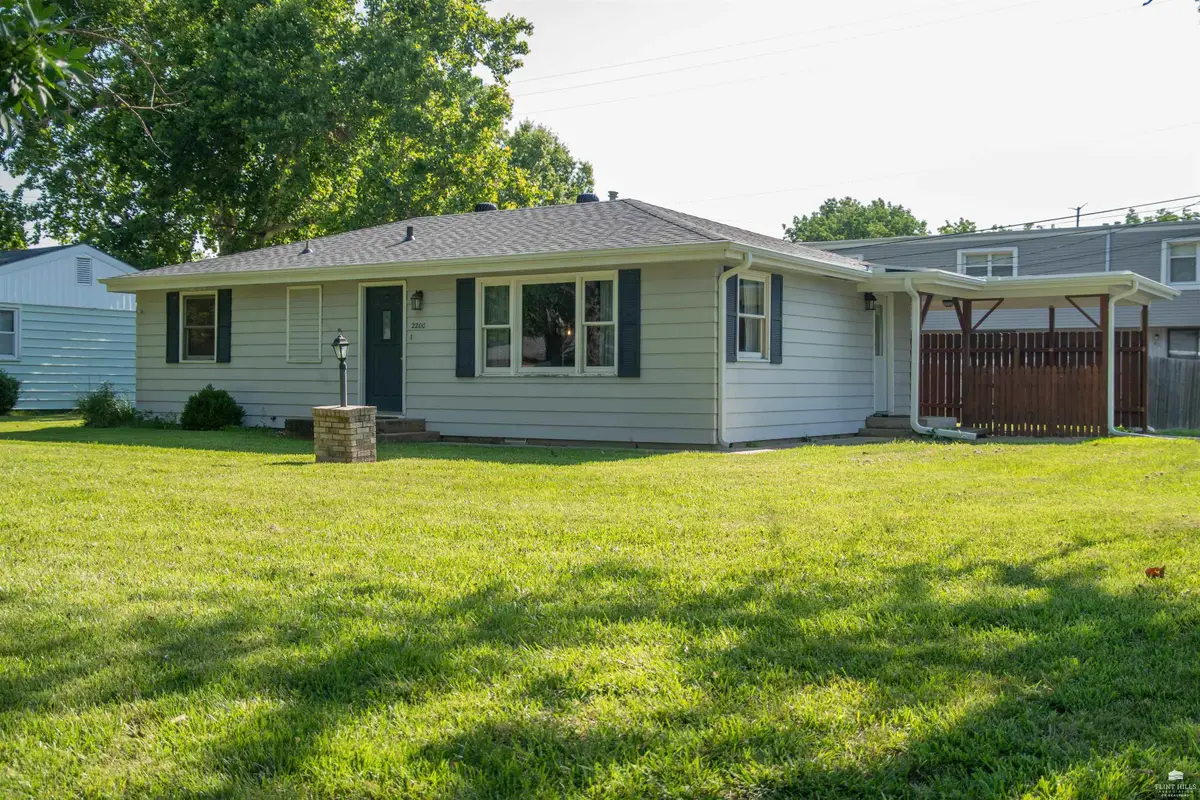 2200 Northview Drive, Manhattan, KS 66502 - #1