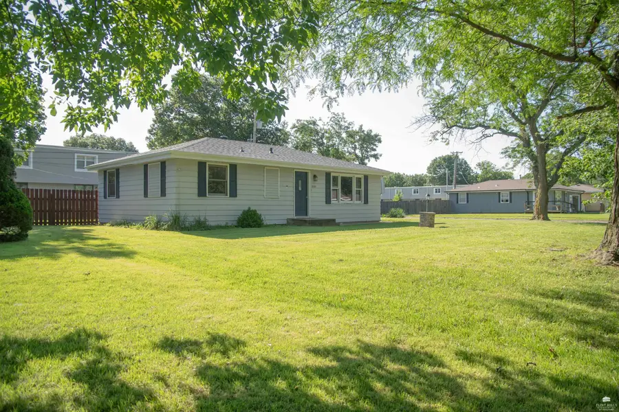 2200 Northview Drive, Manhattan, KS 66502 - #2
