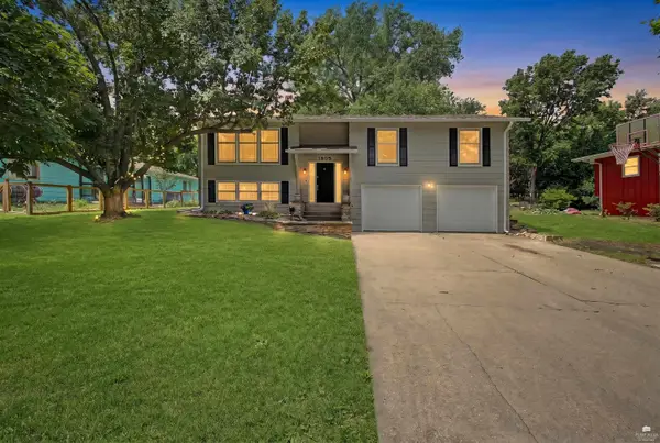 1805 Cedar Crest Drive, Manhattan, KS 66503