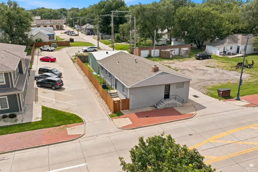 414 S 4th, Manhattan, KS 66502 - #2