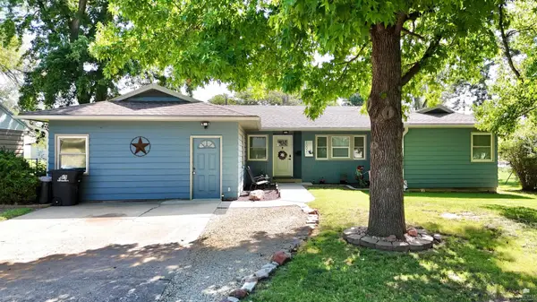 1002 Pine Street, Wamego, KS 66547