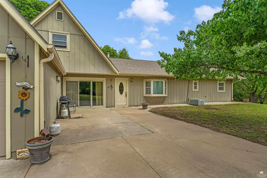 1965 2670 Lane, Chapman, KS 67431 - #3