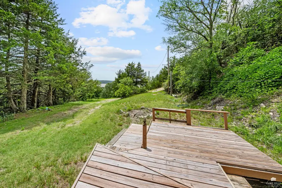 2602 N Fork Canyon, Olsburg, KS 66520 - #2