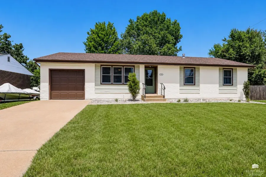 3104 Yolande Way, Manhattan, KS 66502 - #3