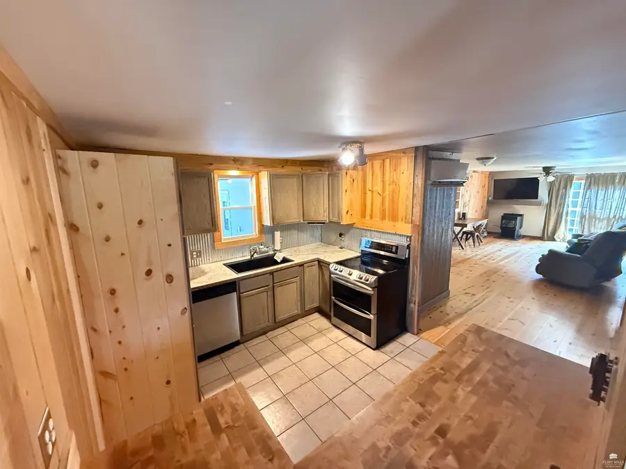 3900 Hwy 16, Olsburg, KS 66520 - #3