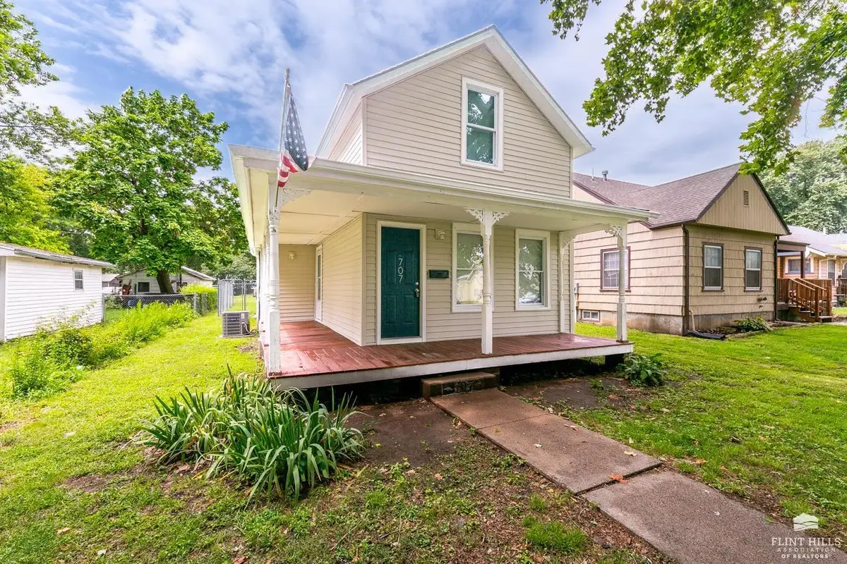 707 Pine Street, Wamego, KS 66547 - #1