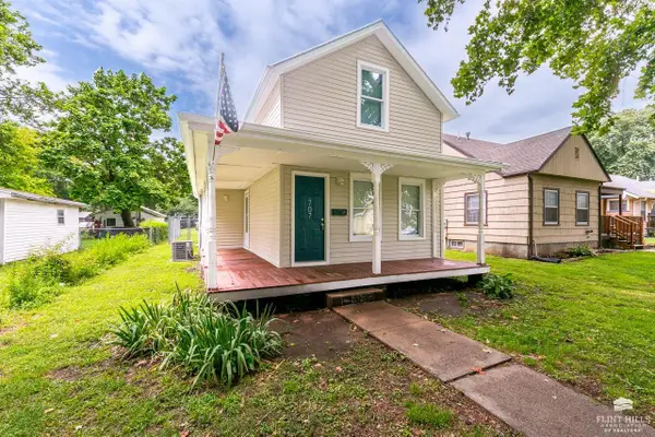 707 Pine Street, Wamego, KS 66547