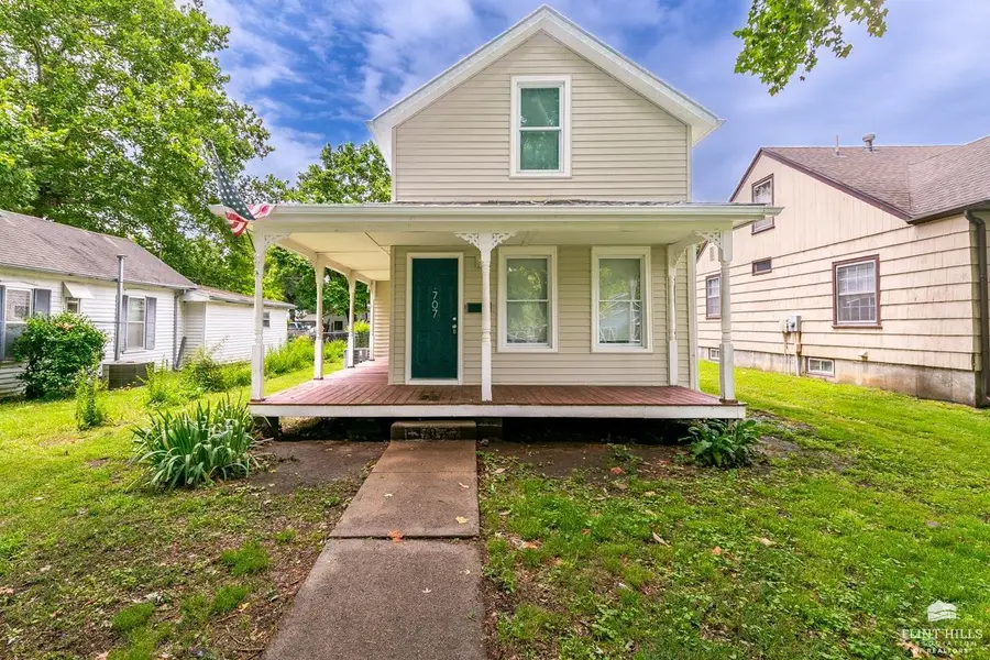 707 Pine Street, Wamego, KS 66547 - #2