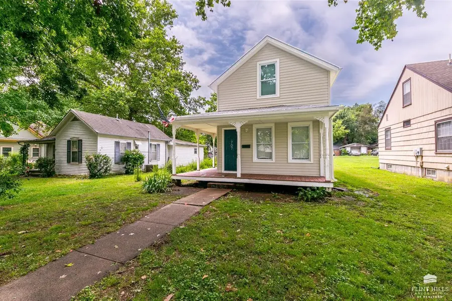 707 Pine Street, Wamego, KS 66547 - #3