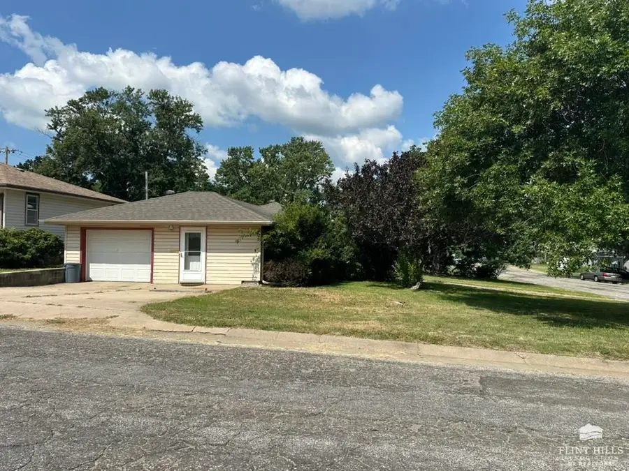 304 W 17th Street, Concordia, KS 66901 - #2