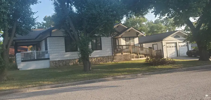 305 S Broadway, Herington, KS 67449 - #2