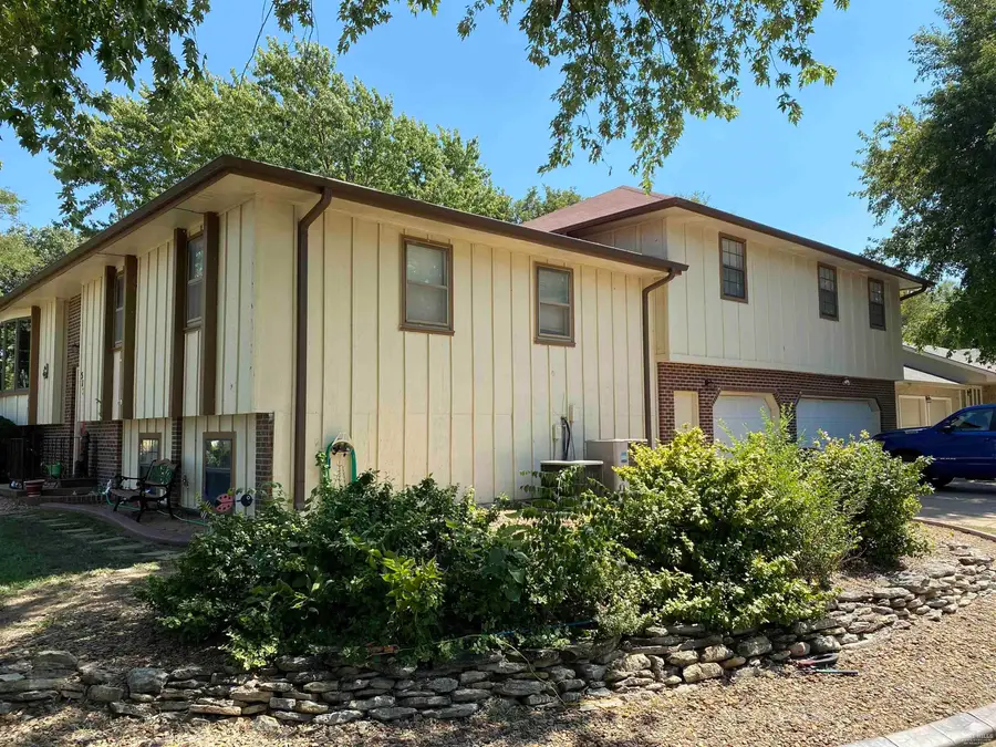 512 Charles Road, Abilene, KS 67410 - #2