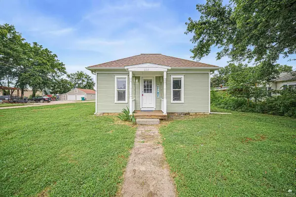 222 E 2nd Street, Chapman, KS 67431