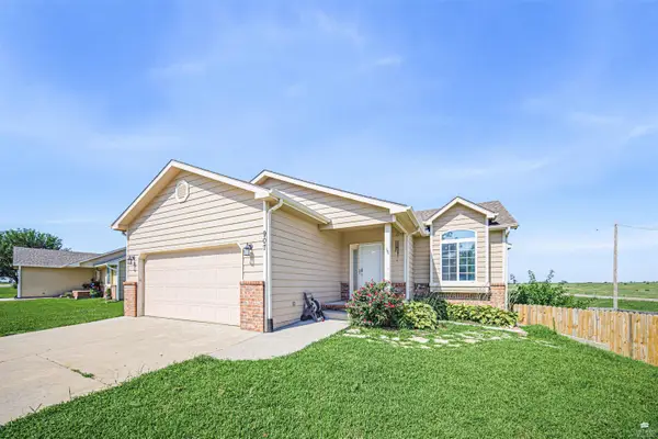 907 Maple Street, Wakefield, KS 67487