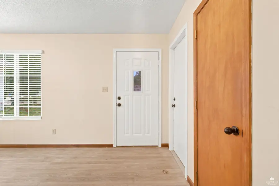 405 Knoxberry Drive, Manhattan, KS 66502 - #2