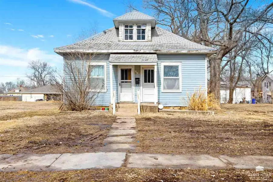 516 W 10th Street, Junction City, KS 66441 - #3