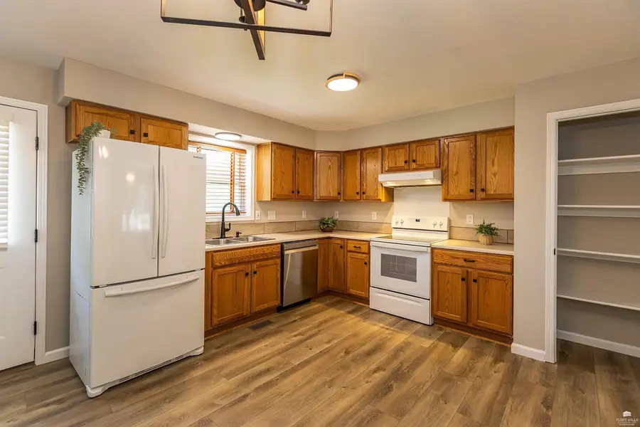 220 Brookmont Drive, Manhattan, KS 66502 - #3