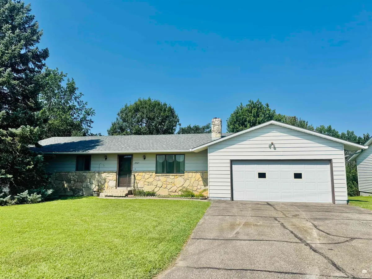 2021 9th Street, Clay Center, KS 67432 - #1
