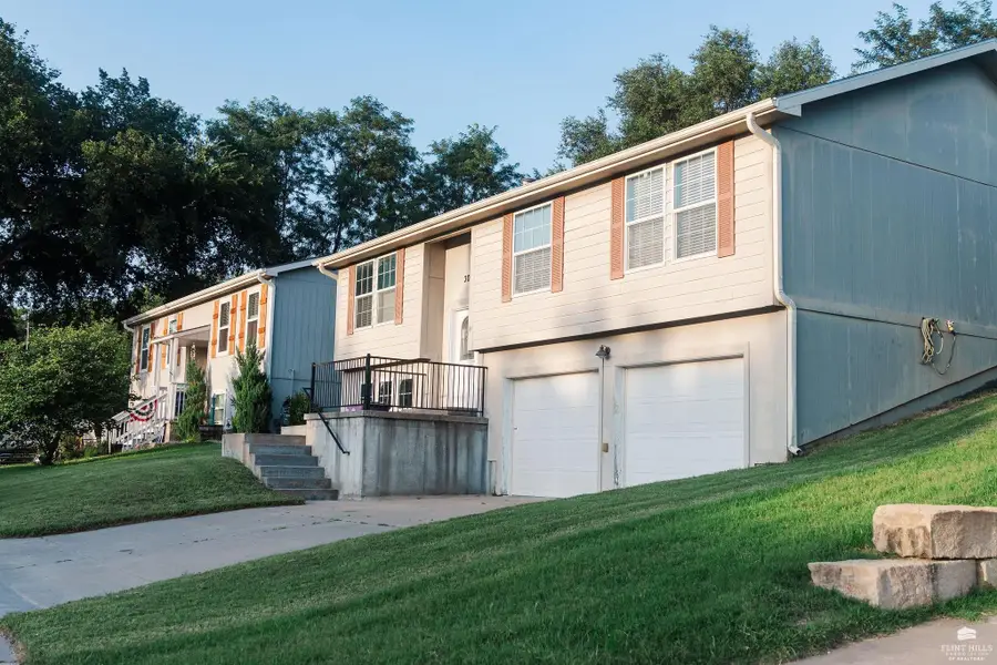 306 Grant Street, Saint George, KS 66535 - #2