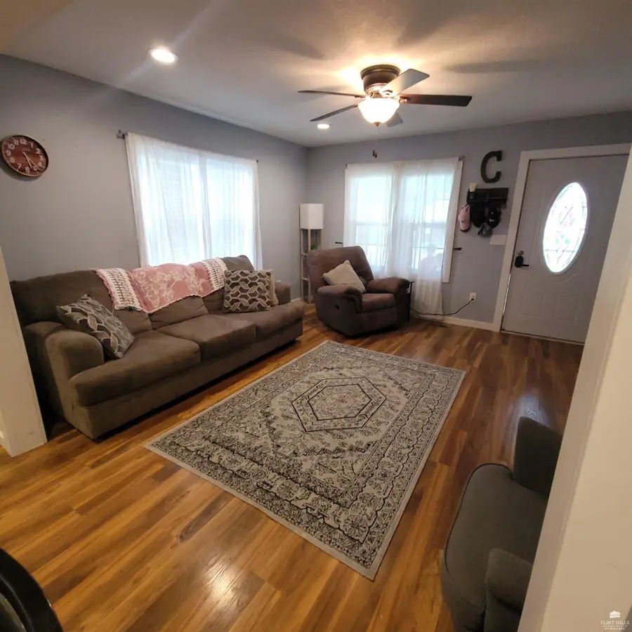 707 Maple Street, Wamego, KS 66547 - #2
