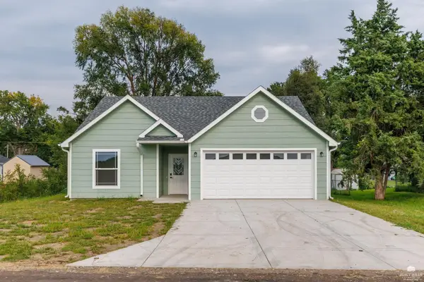 130 Sunset Lane, Maple Hill, KS 66507