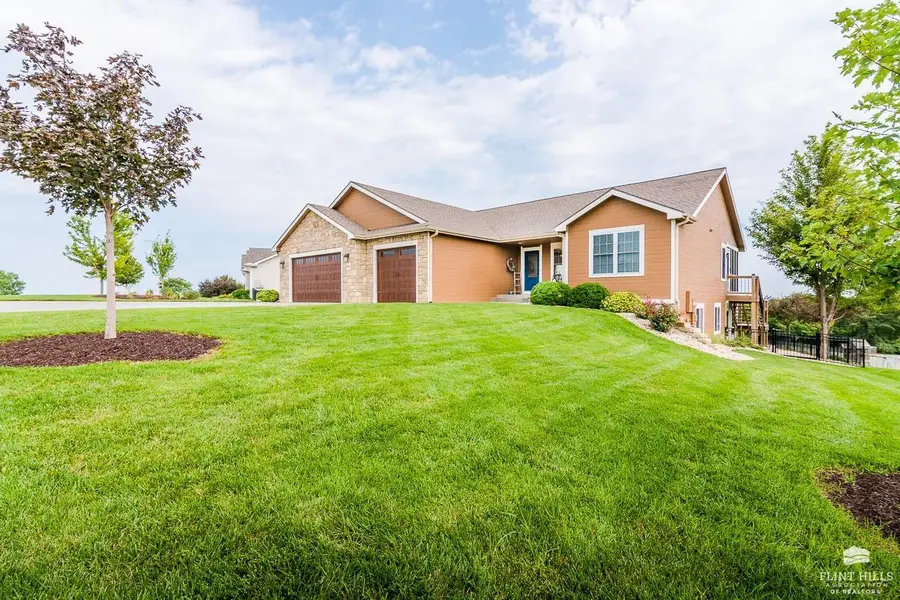 2204 Londondery Drive, Manhattan, KS 66503 - #2