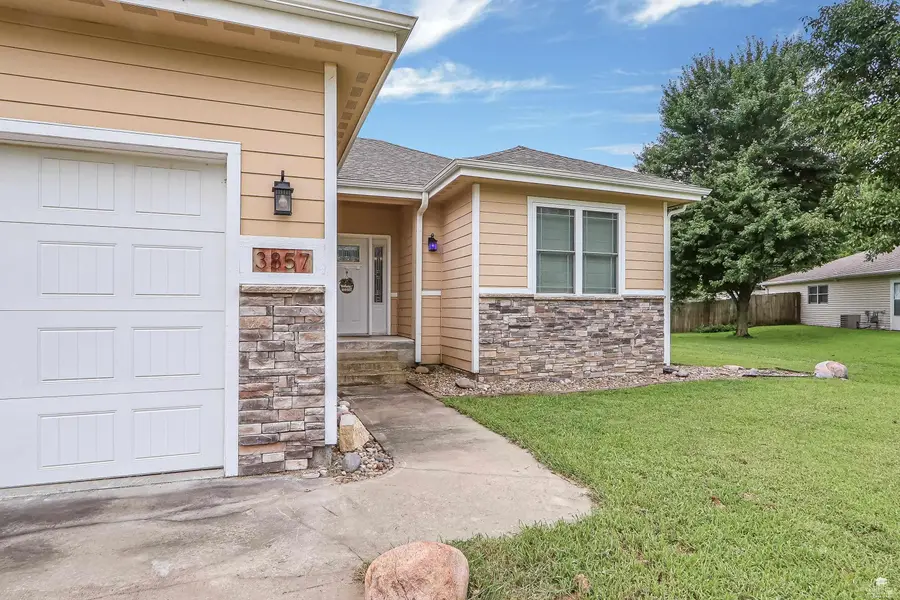 3857 Hunters Circle, Manhattan, KS 66502 - #2