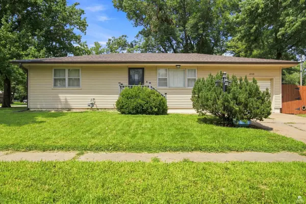 410 8th Street, Wamego, KS 66547
