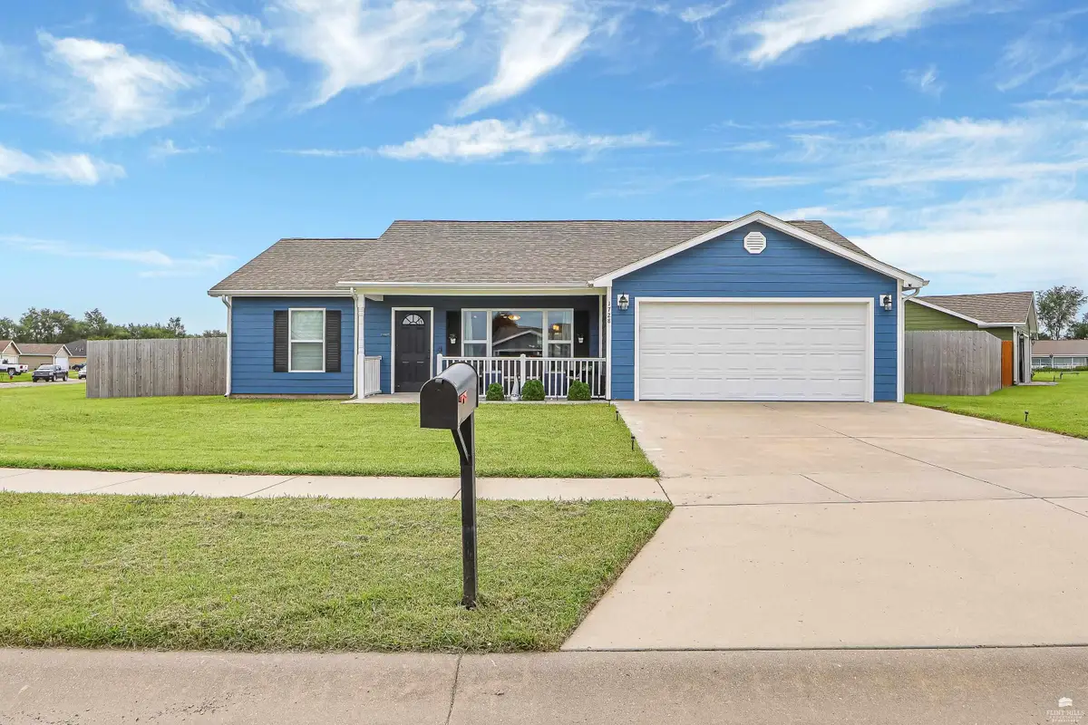 1728 W 14th Street Place, Junction City, KS 66441 - #1