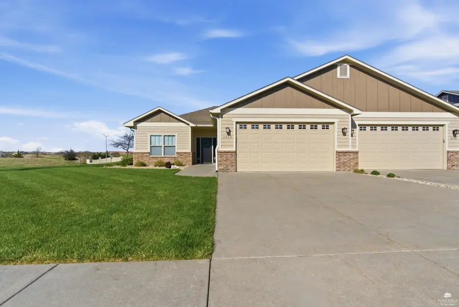 2422 Bellerive Circle, Manhattan, KS 66503 - #2
