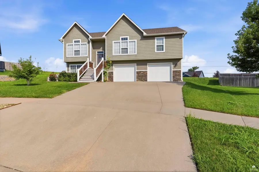 8867 Regina Lane, Manhattan, KS 66502 - #2