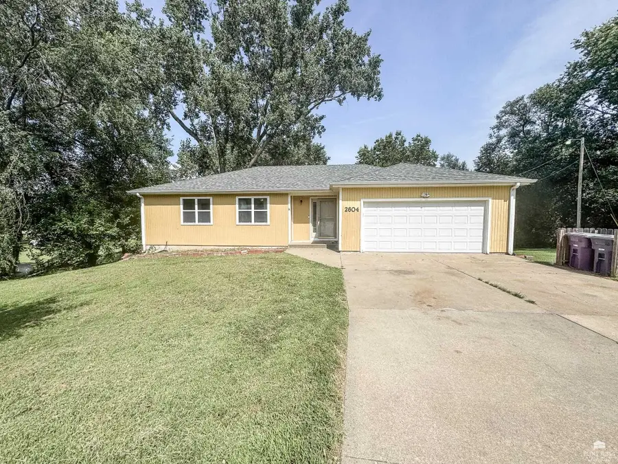 2604 Elmwood Court, Manhattan, KS 66503 - #2