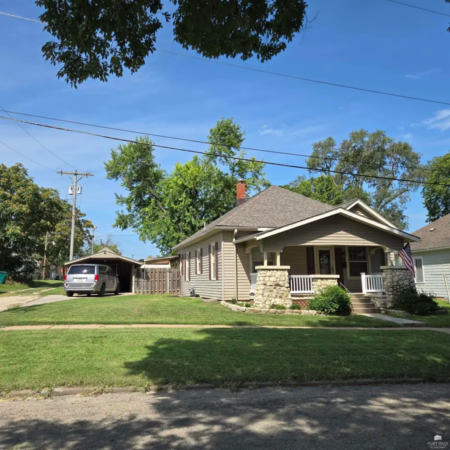 9 N B Street, Herington, KS 67449 - #2