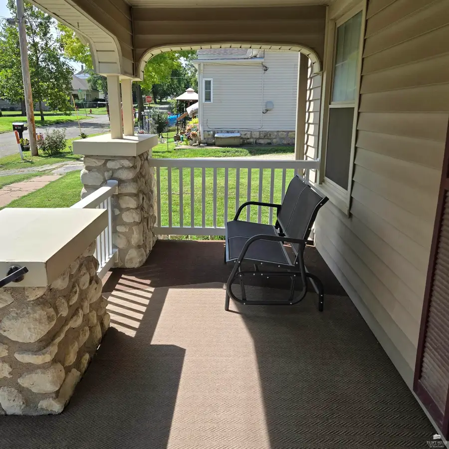 9 N B Street, Herington, KS 67449 - #3