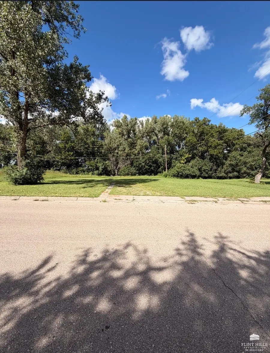 210 Witt Street, Grandview Plaza, KS 66441 - #3